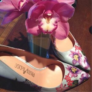 NWOB Palter DeLiso Monet Floral Silk Pump
